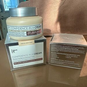 IT Cosmetics Silver and Cream Moisturizer for Radiant Skin